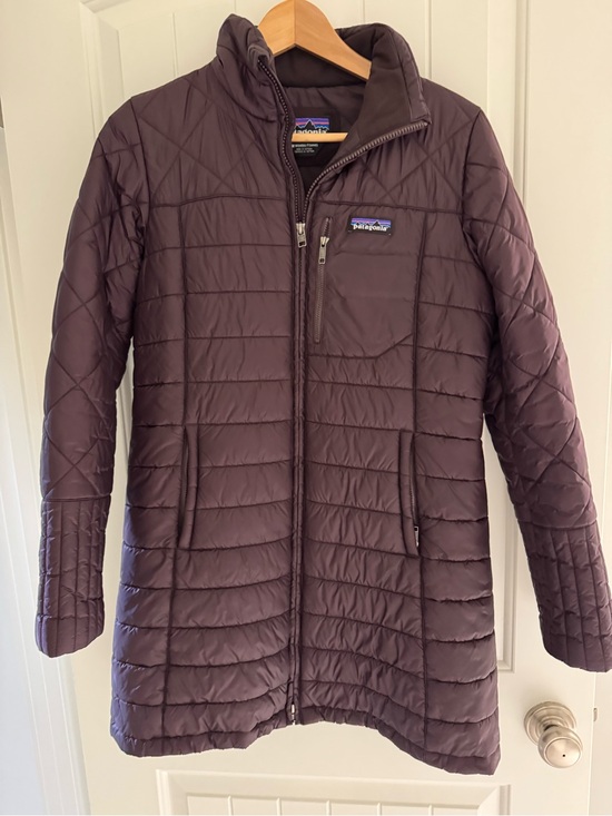 Patagonia Jackets & Blazers - Women’s Patagonia Quilted Long Puffer Jacket in Deep Plum Medium